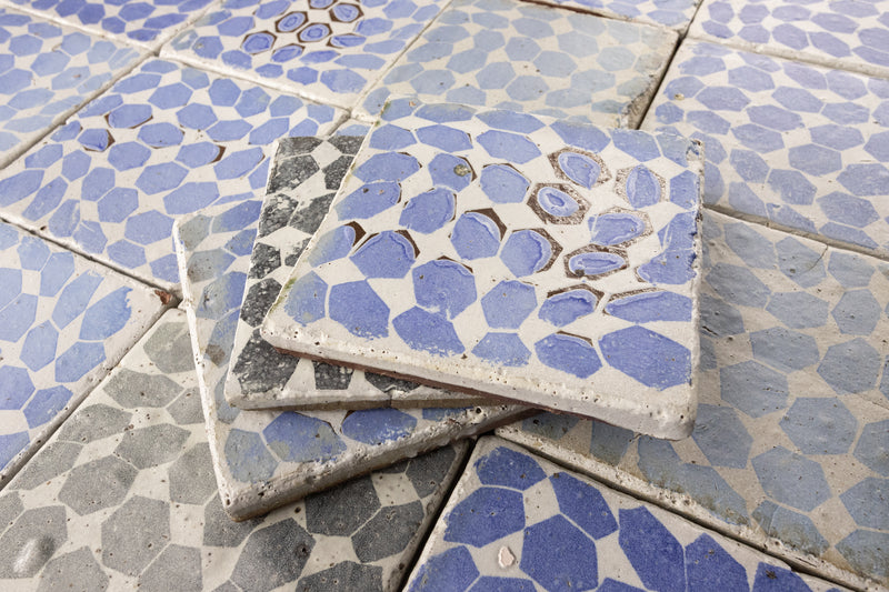 Chunky Geometric Blue and White Tiles BNVHCU