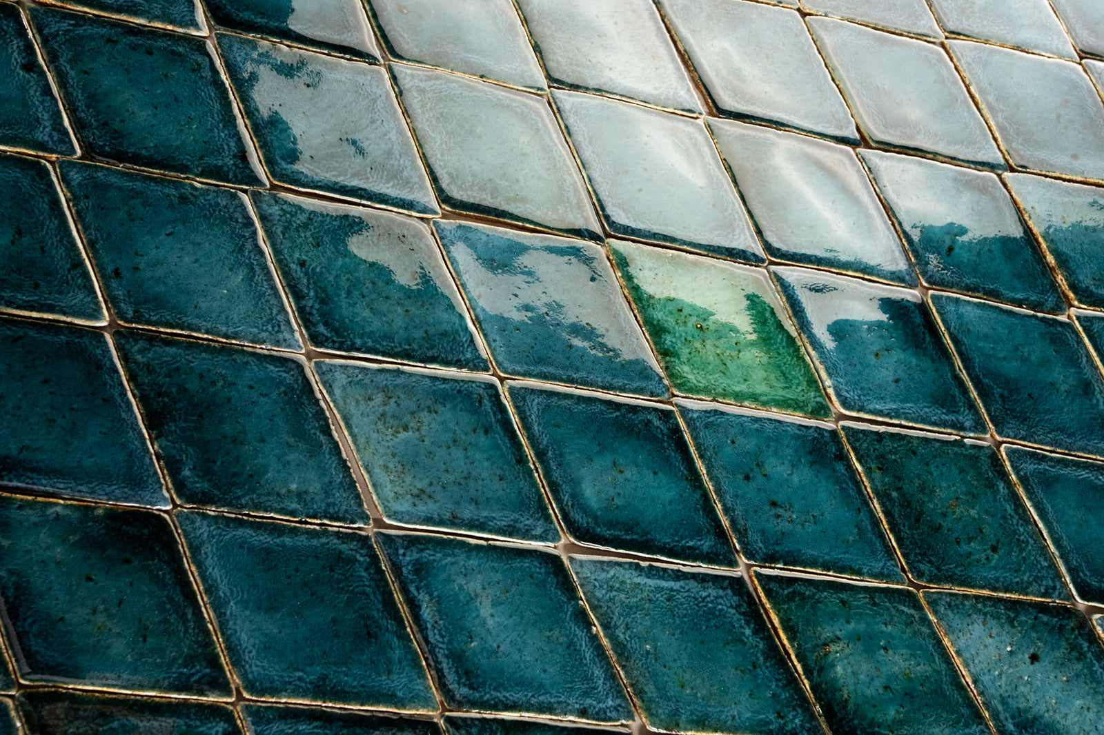 Handmade Diamond Teal & Green Blend Tiles CWRUKH_21D – VEELVLAK