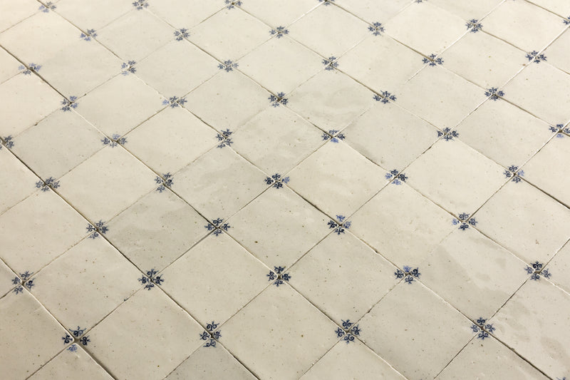 Painted Corners Blue & White Square Tiles - S6CAK8-WS