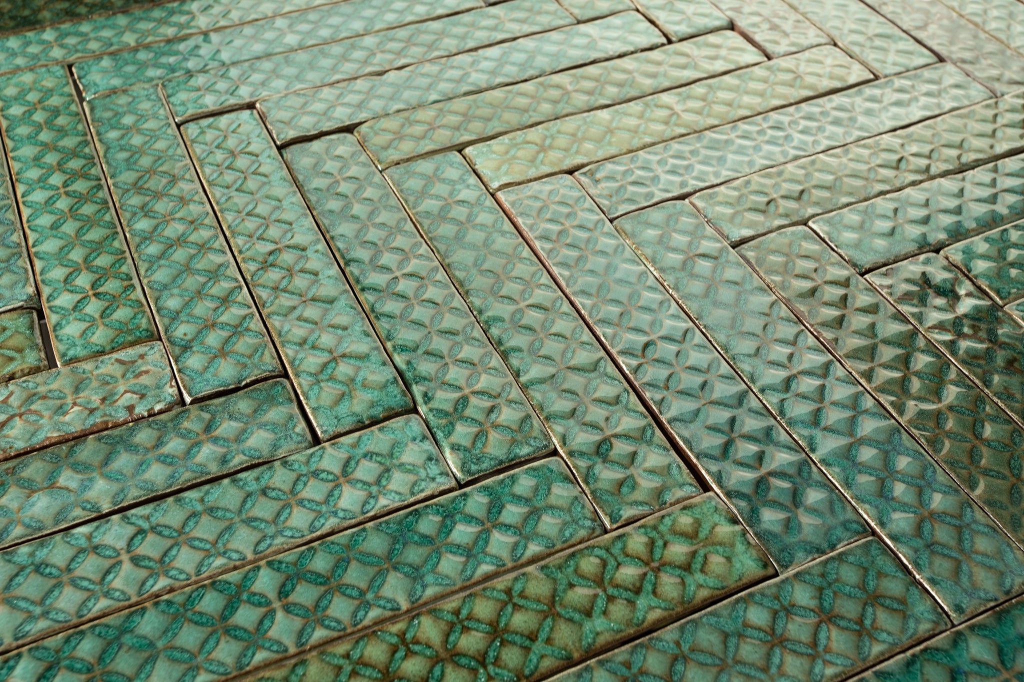 Greens & Aqua Rectangular Embossed Tiles ALUOW 2A – VEELVLAK-Frēodōm