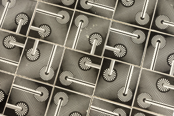 Hand-Printed Black and White Patterns on Square Tiles RLUM5Y 9B