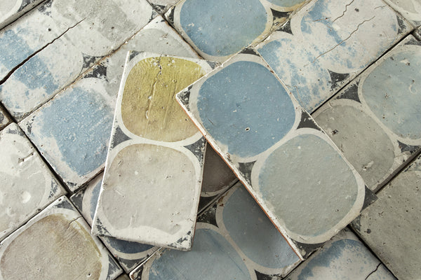 Rectangular chunky tile Muted Blue Grey Yellow Dot Design Matt White S7ZU4X 4C